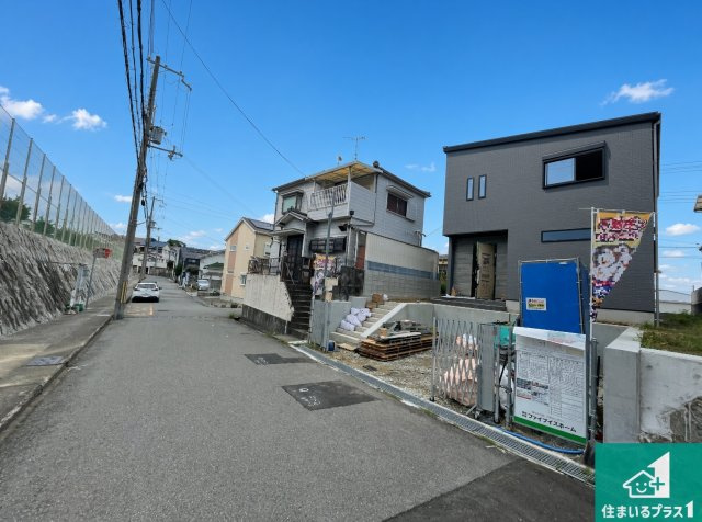 神戸市北区鈴蘭台南町　第3期　新築一戸建ての前面道路含む現地写真|周辺は落ち着いた街並みの住宅地！子育てがしやすい住環境です！まだ未完成ですが、現地でしかわからない事もございます。是非一度ご覧ください。