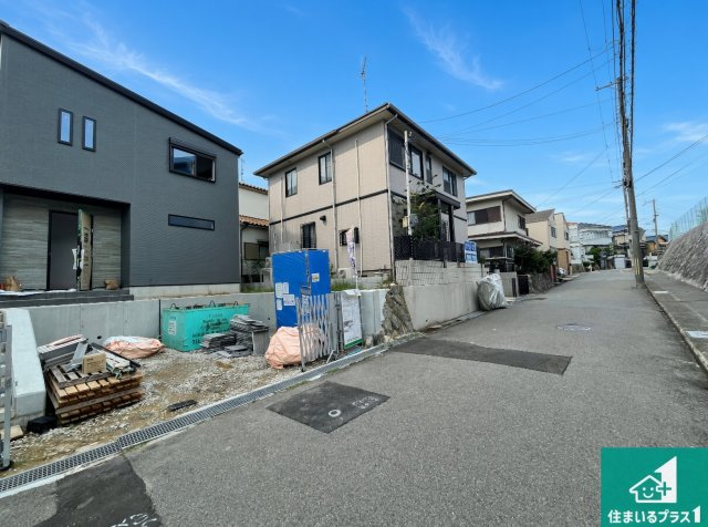 神戸市北区鈴蘭台南町　第3期　新築一戸建ての前面道路含む現地写真|周辺は落ち着いた街並みの住宅地！子育てがしやすい住環境です！まだ未完成ですが、現地でしかわからない事もございます。是非一度ご覧ください。