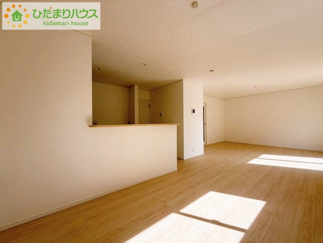日立市小木津町第6　新築戸建　2号棟の居間・リビング|２１．７帖の広～いリビングは、ゆったりとした家族だんらんの時間を過ごせます(^^)/