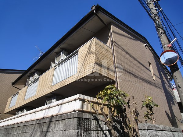 三鷹市下連雀１丁目のアパート