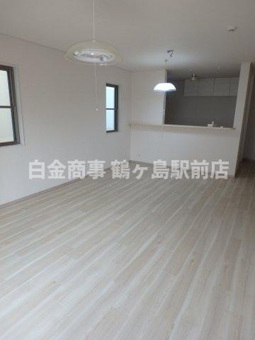 坂戸市片柳中古戸建の居間・リビング