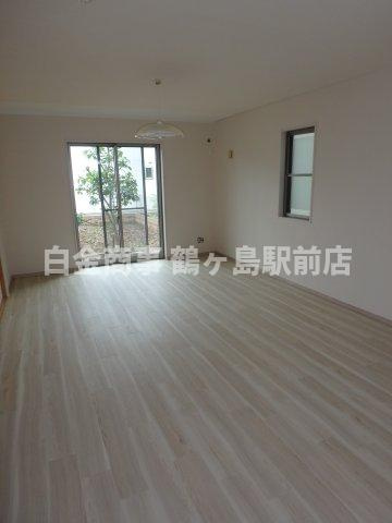 坂戸市片柳中古戸建の居間・リビング