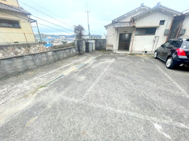 丸山住宅5号の駐車場