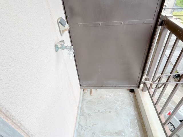 ハイツ東生駒のバルコニー