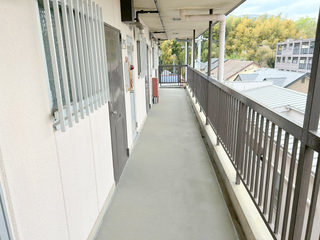 ハイツ東生駒のロビー