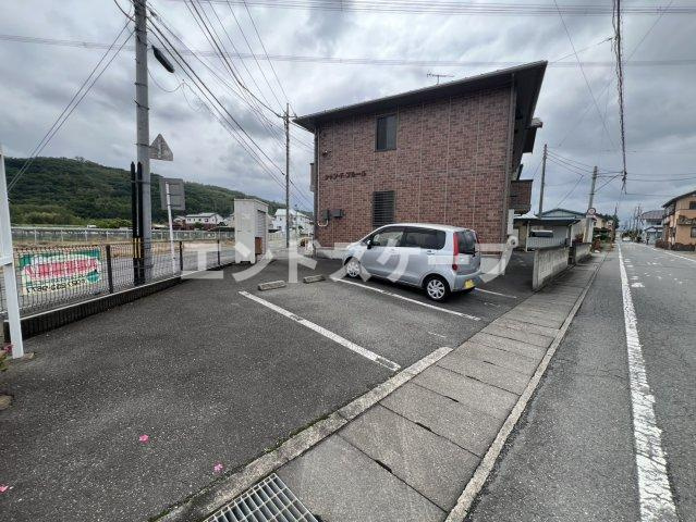 シャン・ド・フルールの駐車場|高崎、前橋のお部屋探しはエンドスケープまで！お客様の理想お聞かせ下さい♪