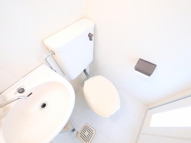 エスティライフあやめ池のトイレ|ゆったりとした空間のトイレです