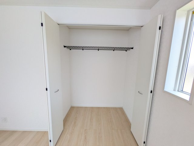 日立市川尻町　第7　新築戸建て　2号棟の収納|大容量のクローゼットを完備。衣類から季節家電までスッキリ片付き、空間を有効活用できます。