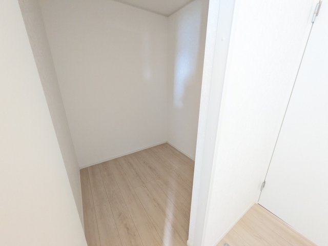 日立市川尻町　第7　新築戸建て　2号棟の収納|大容量のクローゼットを完備。衣類から季節家電までスッキリ片付き、空間を有効活用できます。