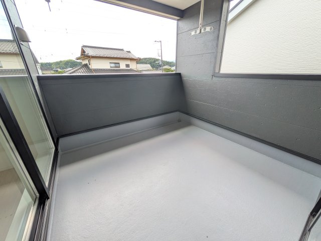 日立市川尻町　第7　新築戸建て　2号棟のバルコニー|人気のインナーバルコニー。室内と一体感があり、雨の日のお子様の遊び場や、ペットの安全な外気浴スペースにも最適です♪