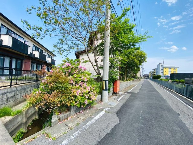 売土地　瑞穂市牛牧　55.82坪の前面道路含む現地写真
