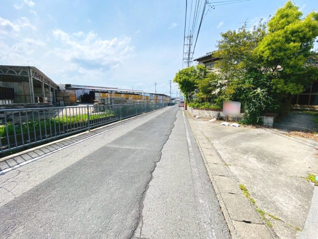 売土地　瑞穂市牛牧　55.82坪の前面道路含む現地写真