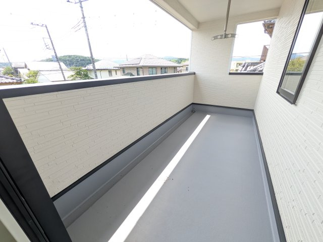 日立市川尻町　第7　新築戸建て　1号棟のバルコニー|人気のインナーバルコニー。室内と一体感があり、雨の日のお子様の遊び場や、ペットの安全な外気浴スペースにも最適です♪