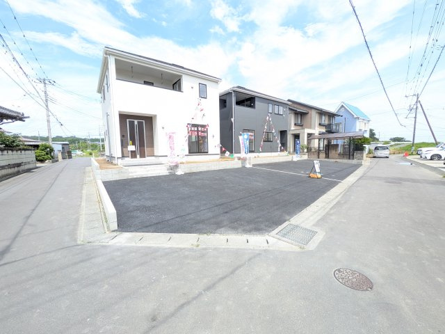 日立市川尻町　第7　新築戸建て　1号棟の前面道路含む現地写真|写真だけでは伝わらない快適さを、ぜひ現地で体感しませんか？
即日見学可能です！平日のご案内も可能です♪
お気軽にお問合せまたはお電話ください！
0297-86-8370まで【リアライズ不動産】