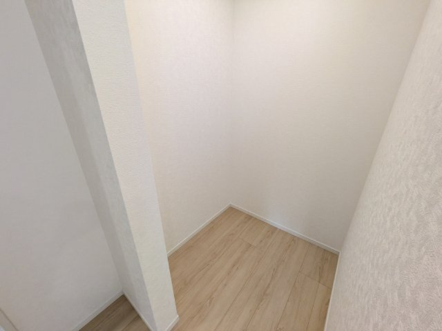 日立市川尻町　第7　新築戸建て　1号棟のキッチン|キッチンの脇には大容量のパントリー付きです。