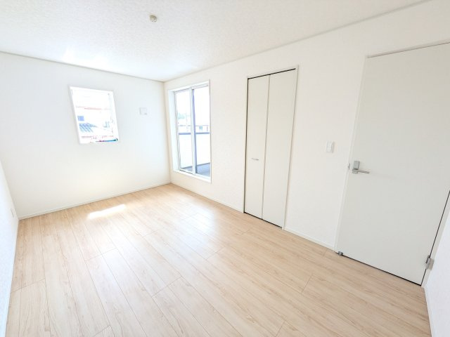 日立市川尻町　第7　新築戸建て　1号棟の洋室|バルコニーに面した明るい２面採光で、毎朝爽やかな光を感じられます。