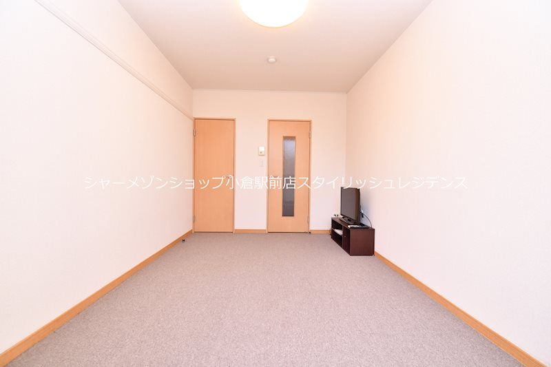 レオパレスK＆JUNの居間・リビング|※イメージ写真となるため、現況と異なる場合は現況を優先します
