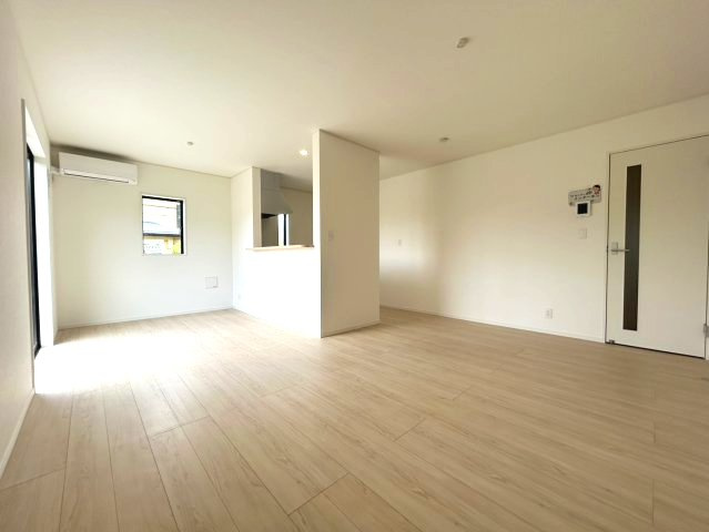 新築戸建　千曲市内川　全2棟の居間・リビング