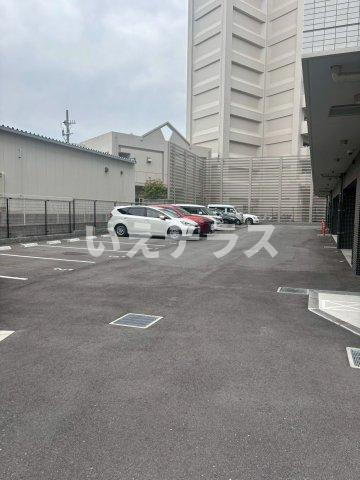 アドバンス神戸パーチェの駐車場