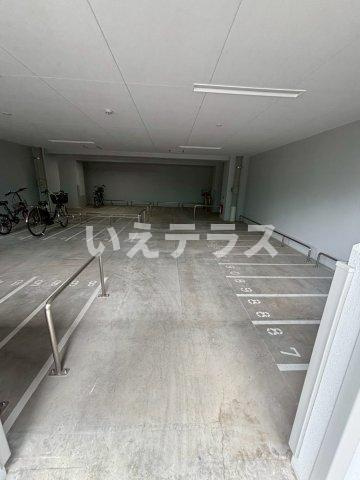 アドバンス神戸パーチェの駐車場