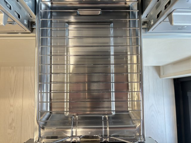 小倉北区篠崎5丁目7期のキッチン|魚焼きグリル付きで、お料理の幅が広がります。