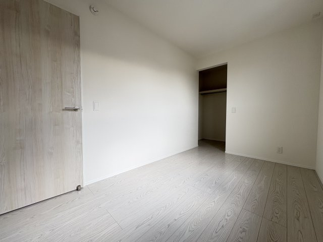 小倉北区篠崎5丁目7期の洋室|収納付きで、お部屋をすっきりとお使いいただけます。