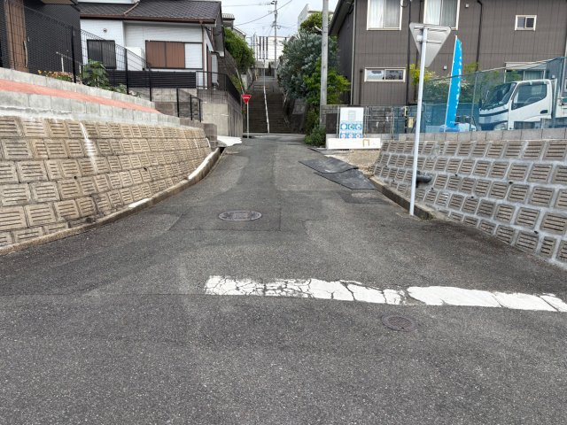 小倉北区篠崎5丁目7期の前面道路含む現地写真|前面道路幅員約4.0メートルです。