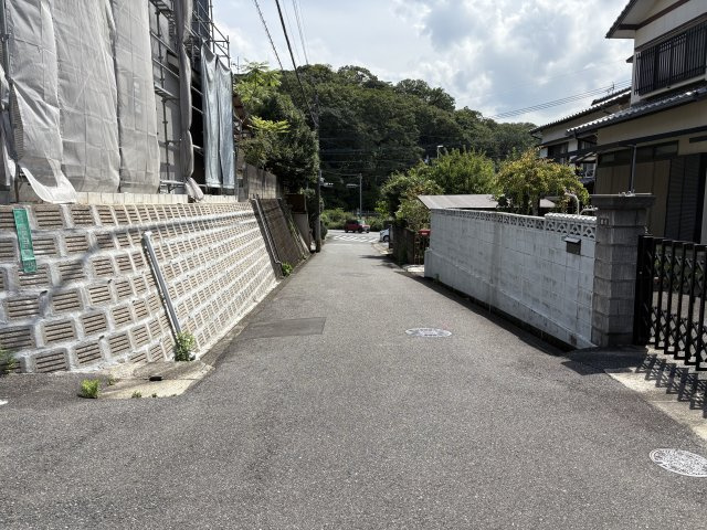 小倉北区篠崎5丁目7期の前面道路含む現地写真|前面道路幅員約4.8メートルです。
