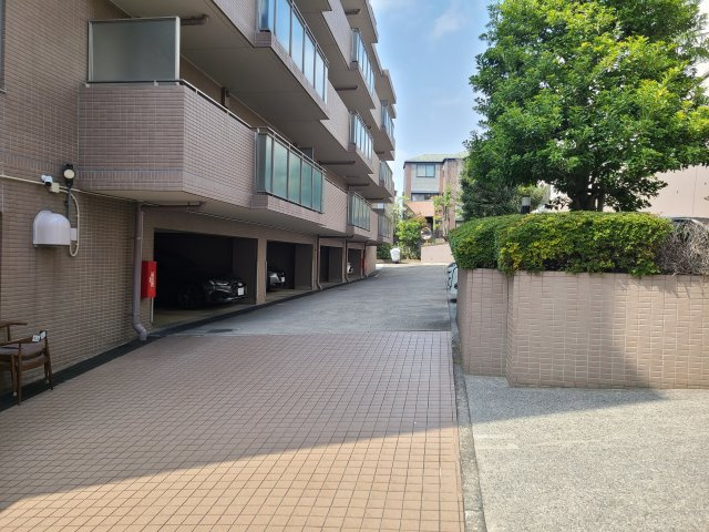 【駐車場】