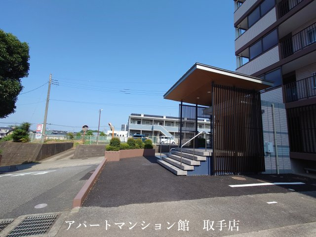 リバーサイドヒルズの駐車場