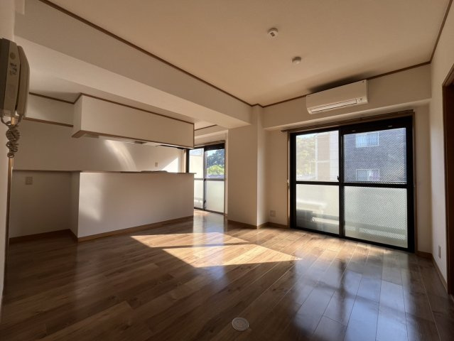 グレーヒル嵐山の居間・リビング