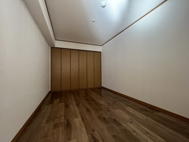 グレーヒル嵐山の洋室