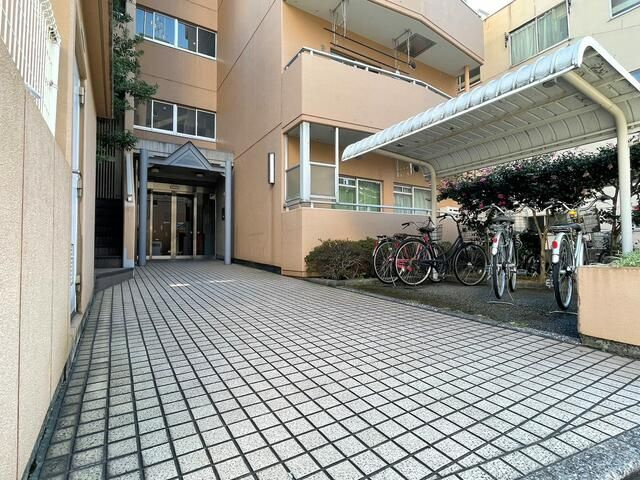 カストール三ノ輪のエントランス