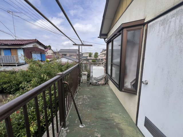 小山市間々田 中古戸建【離れ・作業場付き】DIY・趣味にもおすすめの大型中古戸建のバルコニー|増築バルコニー