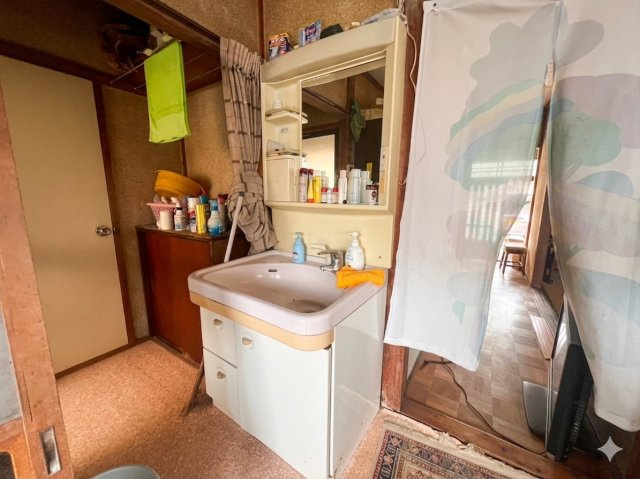 小山市間々田 中古戸建【離れ・作業場付き】DIY・趣味にもおすすめの大型中古戸建の脱衣所