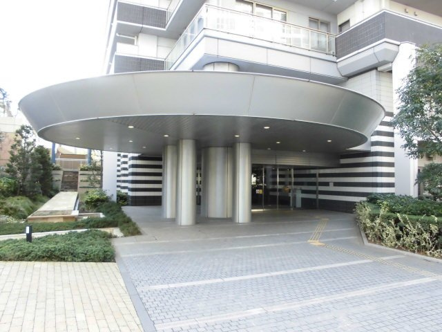 W comfort Towers EASTのエントランス