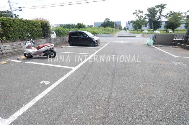 クレールＡＫＡＮＥの駐車場