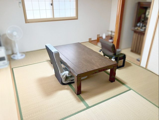 宗像市池田 中古戸建の和室|床の間と仏間を備えた趣ある和室です！