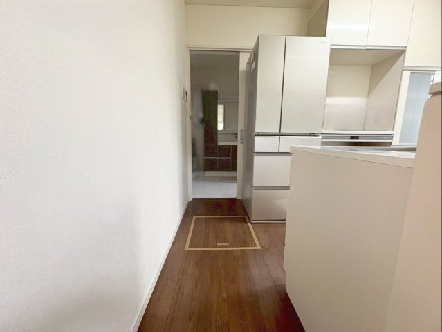 宗像市池田 中古戸建のキッチン|キッチンから洗面所へ直接移動できる便利な動線！