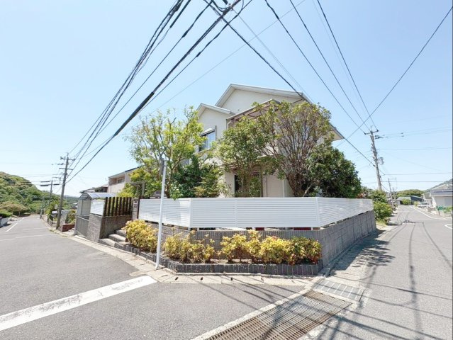 宗像市池田 中古戸建の外観|角地ならではの開放感が魅力の住宅！