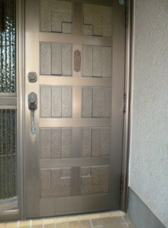 国分寺市西恋ヶ窪４丁目の一戸建ての玄関