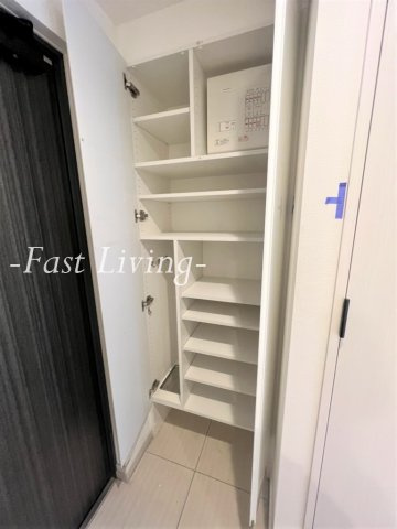 ラクラス四谷の玄関