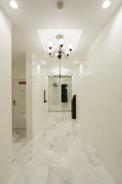 サンヒルズ大橋駅前のロビー|お洒落なエントランス。オートロック、エレベータ、宅配ボックス、防犯安心♪