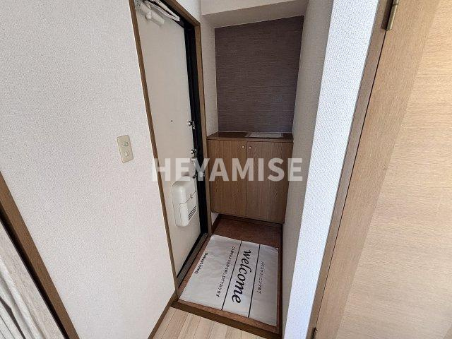 コスモスA棟の玄関|※同物件反転タイプの写真でございます※現況を優先します※