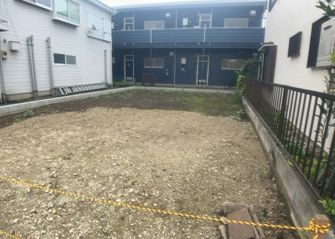 【外観】 | 家を建てる前提で土地を探している場合、地盤の丈夫さは譲れない条件の一つです。地盤が脆弱だと追加工事が必要となります。また、過去に地盤沈下や液状化現象を起こした土地は、できるだけ避けた方がいいでしょう。