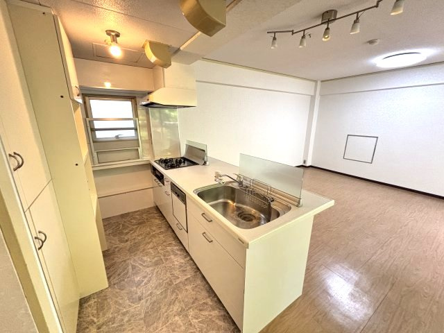 リビングを見渡せるカウンターキッチン★