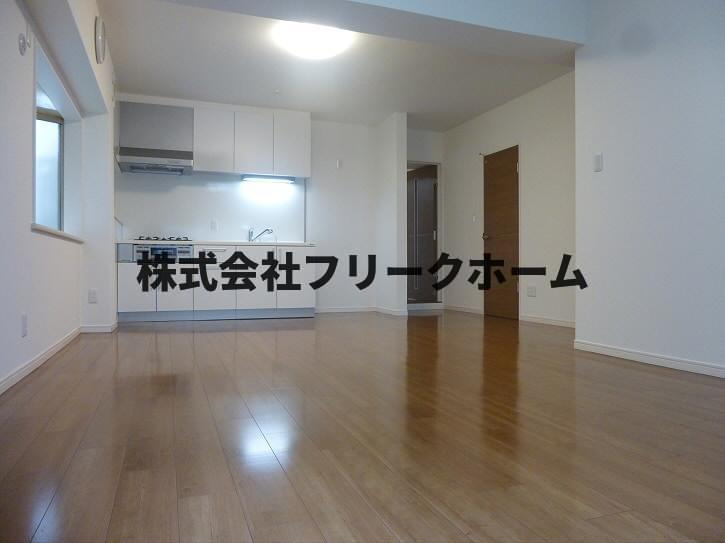三鷹市下連雀３丁目の賃貸マンションの居間・リビング