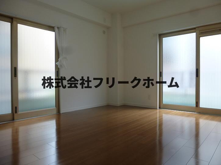 三鷹市下連雀３丁目の賃貸マンションの居間・リビング