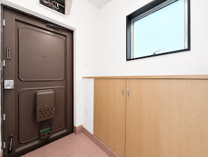 【玄関】 | 山下町ハイツ | ◆住宅ローンのご相談や周辺環境のご案内も含め、ローンに詳しい、地元に詳しいスタッフがお出迎えさせていただきます。お気軽にご相談ください。