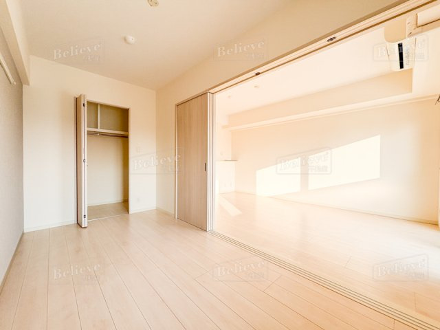カサグランデ本町の寝室|クローゼット付の洋室です☆